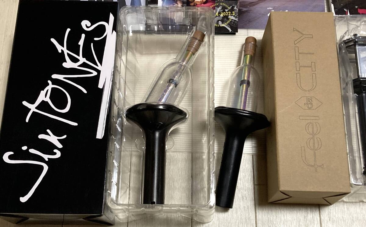 SixTONES グッズ まとめ うちわ ペンライト 公式写真 CD・DVD・BD アクスタ カレンダー ステッカー 他_画像7