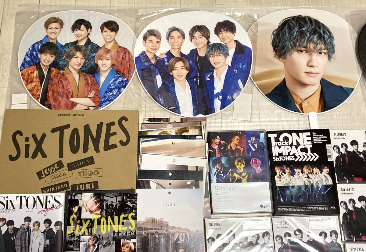 SixTONES グッズ まとめ うちわ ペンライト 公式写真 CD・DVD・BD アクスタ カレンダー ステッカー 他_画像2
