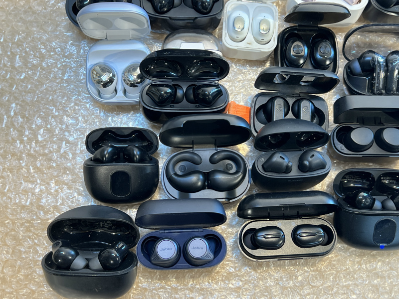 1円〜 未検品 ワイヤレスイヤホン メーカー色々 おまとめセット その56 Jabra / Soundcore / SAMSUN 他 現状渡し_画像4