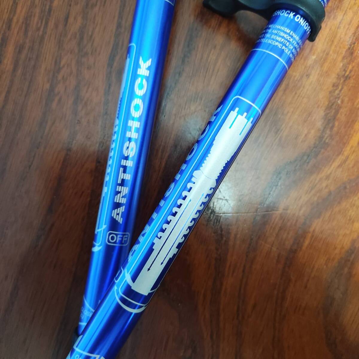 トレッキングポール　I型グリップ　Anti shock付き 三段式伸縮 ブルー_画像3