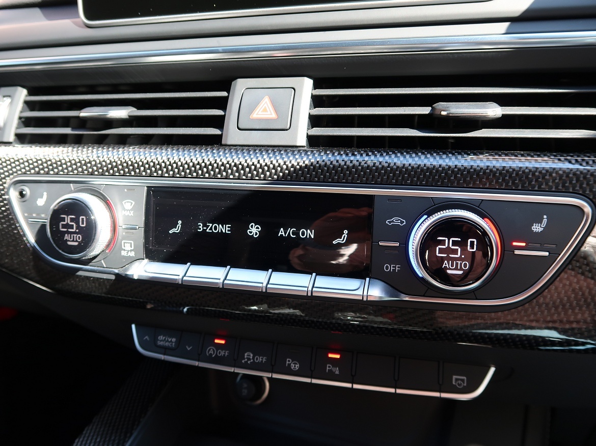 検9年4月S4 3.0クワトロ 354PS/オプション多数/ナビ/地デジ/Bang&Olufsen/サラウンドカメラ/マトリクスLED/バーチャルコックピット/ACC/ETC_画像8