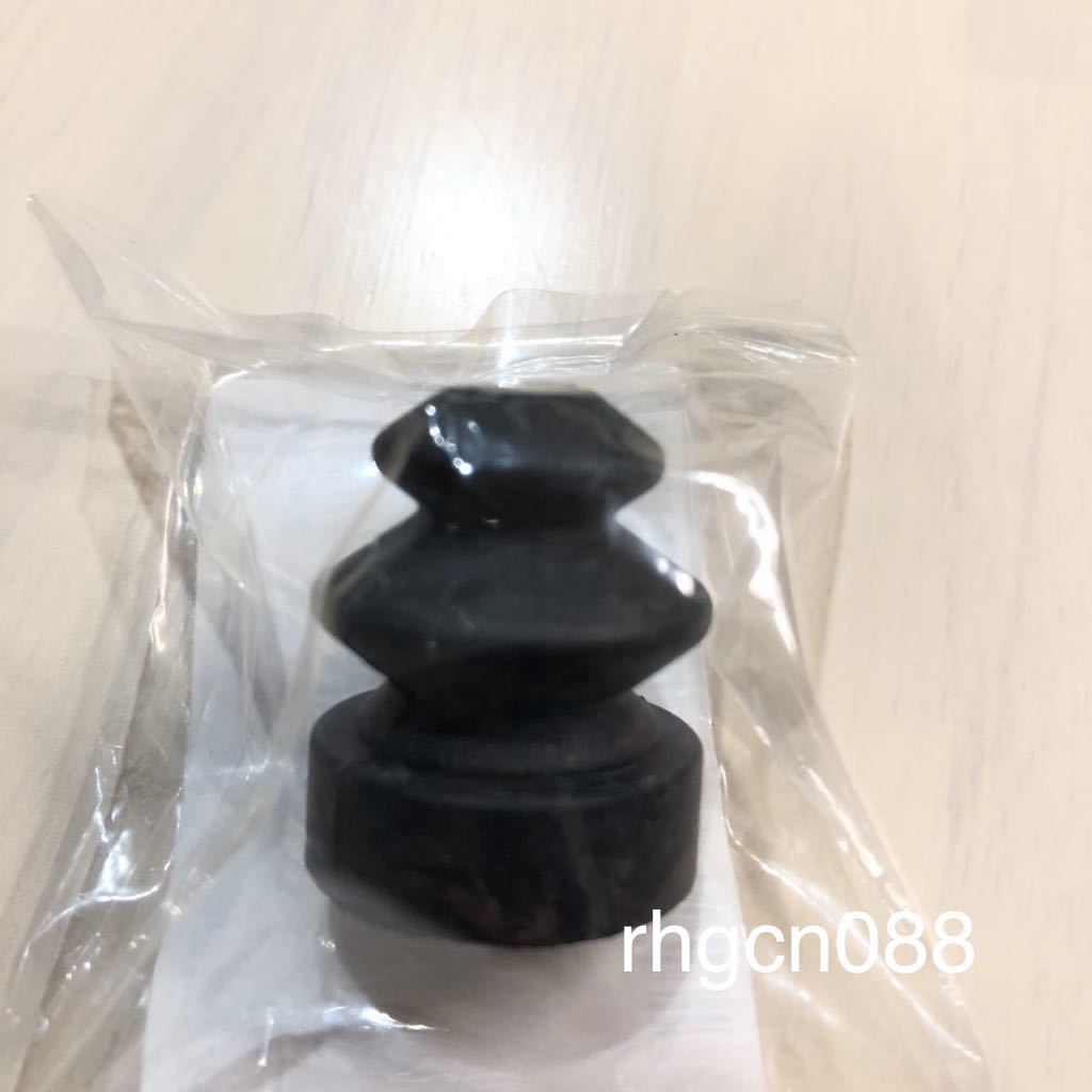 新品☆1個　スバル純正品　ドアスイッチブーツ　サンバー　ヴィヴィオなど　ドアスイッチカバー_画像1