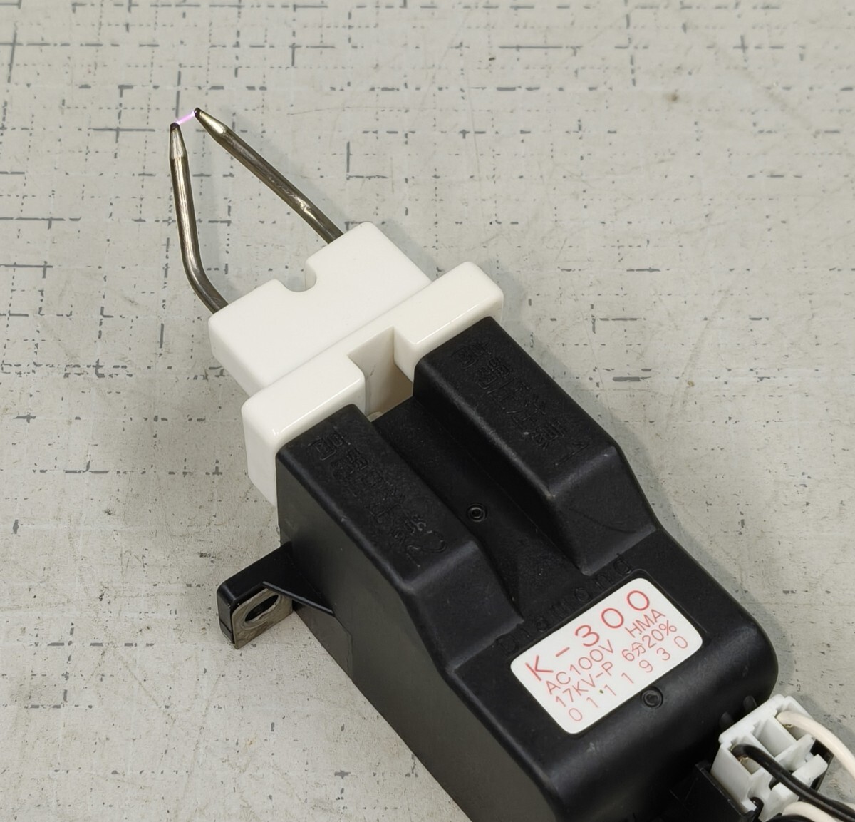 4-給湯器/点火トランス/イグナイタ/スパーカ/高圧トランス/K-300/電極欠品/動作良好/中古部品_画像7