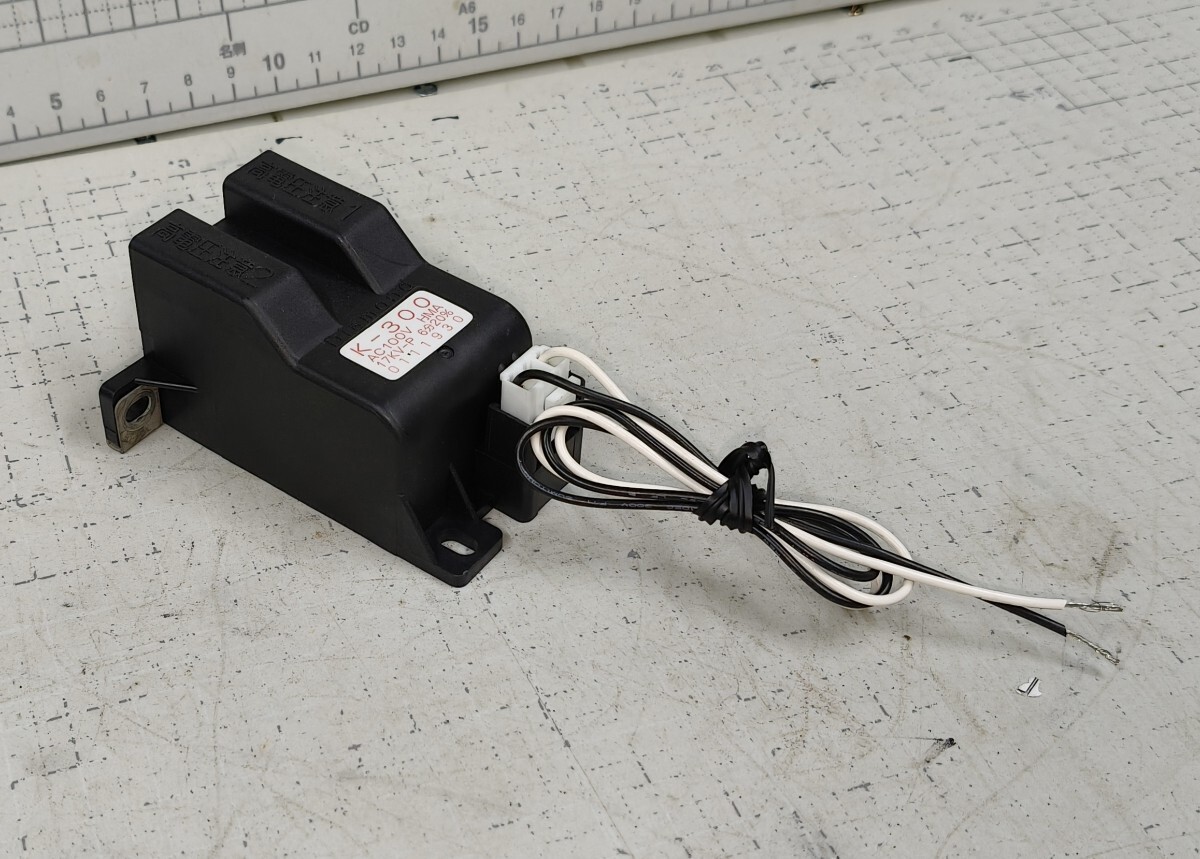 4-給湯器/点火トランス/イグナイタ/スパーカ/高圧トランス/K-300/電極欠品/動作良好/中古部品_画像3