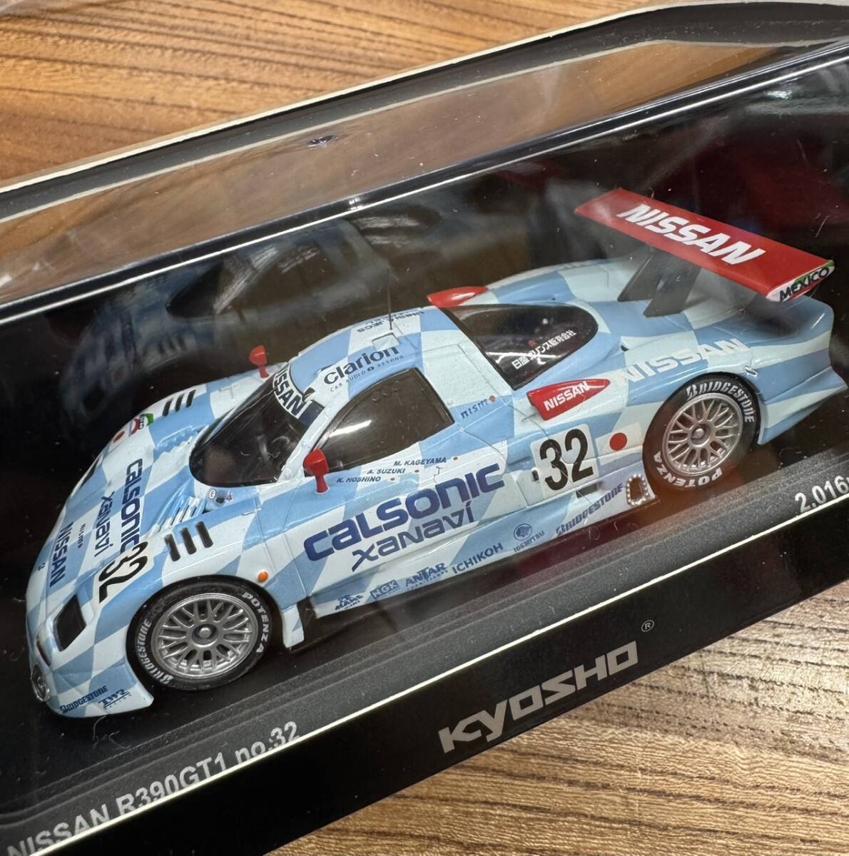 人気!! KYOSHO 京商 1/43 NISSAN 日産 R390GT1 1998 #32 ミニカー ZM5624_画像1