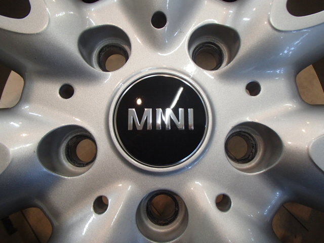 純正ボルト対応 中古4本 スタッドレス 冬 MAK シルバー色 17in PCD112 ブリヂストン ブリザック VRX3 205/45R17 ミニ BMW MINI F55 F56 F57_画像2