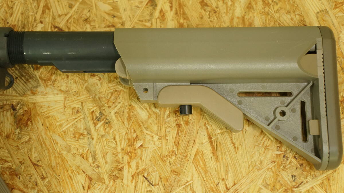 VFC M4A1 電動ガン 中古品 マガジン欠品 傷、汚れ有 動作品 ポートカバー不具合有_画像6