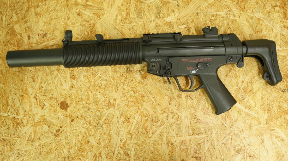 CYMA AK47 / MP5 SD6 電動ガン2点セット　中古ジャンク品　傷、汚れ有　AK-47動作品、ストック欠品　MP5不動品、マガジン欠品_画像2