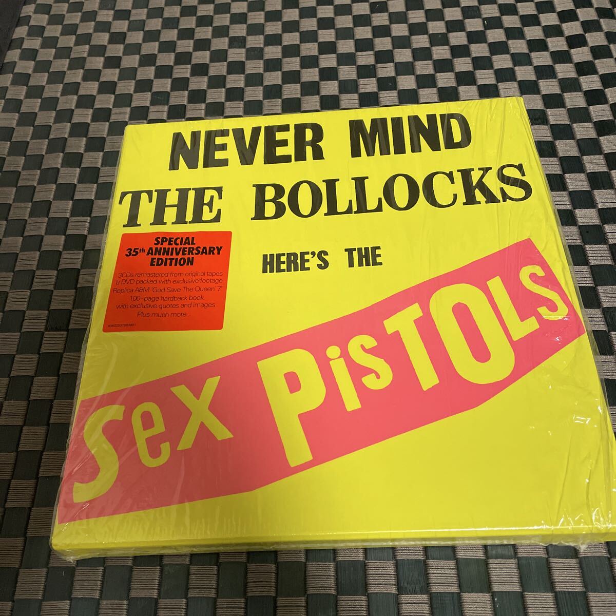 Sex Pistols never Mind the Bollocks 勝手にしやがれ BOX 輸入盤　35th anniversary edition セックス ピストルズ_画像1