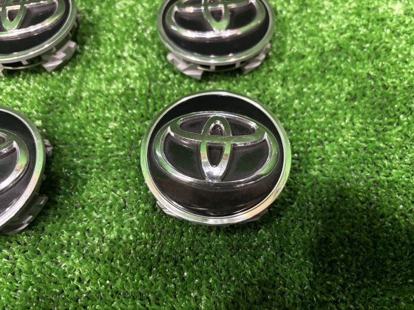 トヨタ純正アルミホイール用　センターキャップ　中古　4枚　（1台分）　30系アルファード　トヨタ純正_画像2