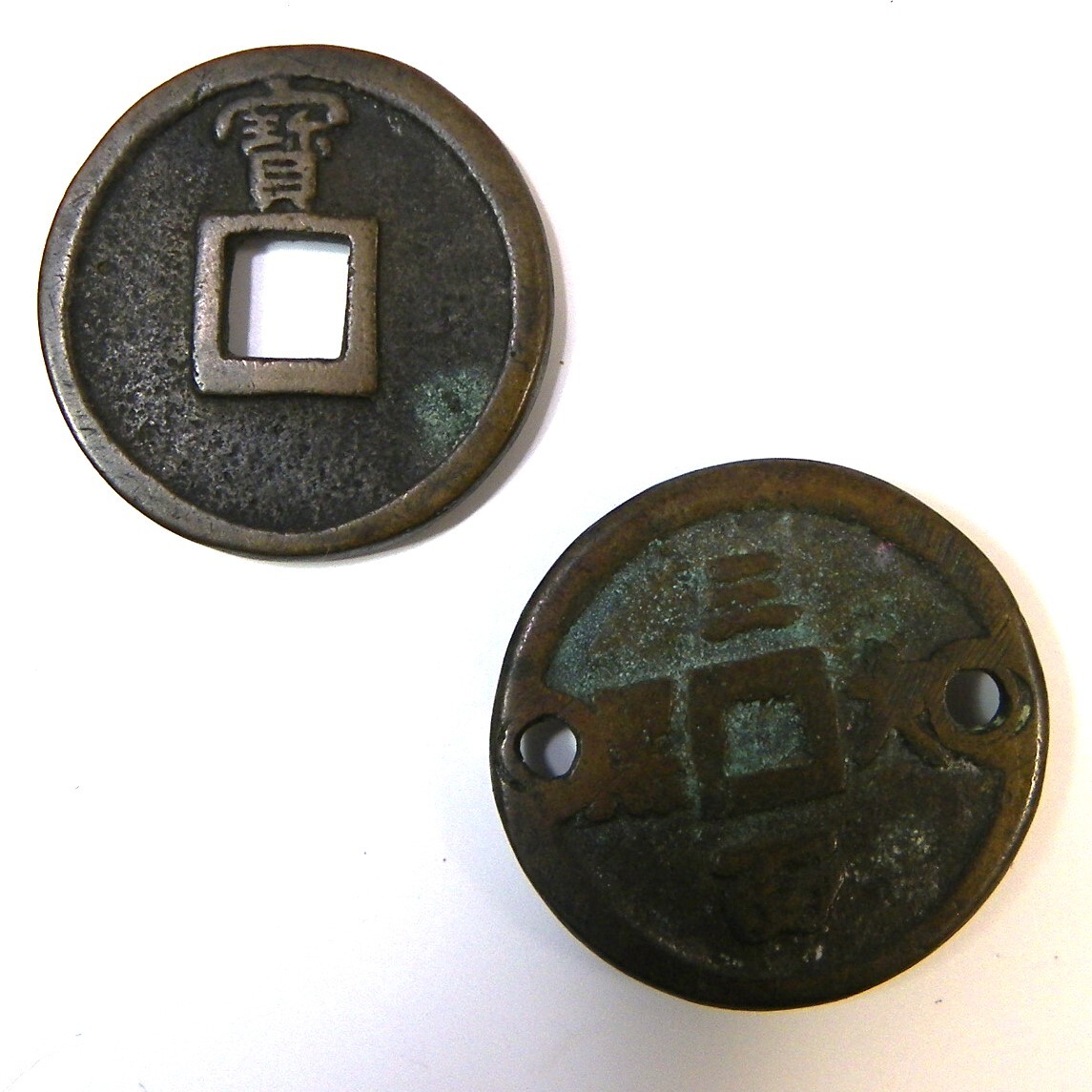 定形外郵便.140円発送OK　三面大黒　絵銭　馬と人　背　曳き銭　銭　コイン.2枚　マニア用？　2個で、24g位（赤枠.楽）_画像2