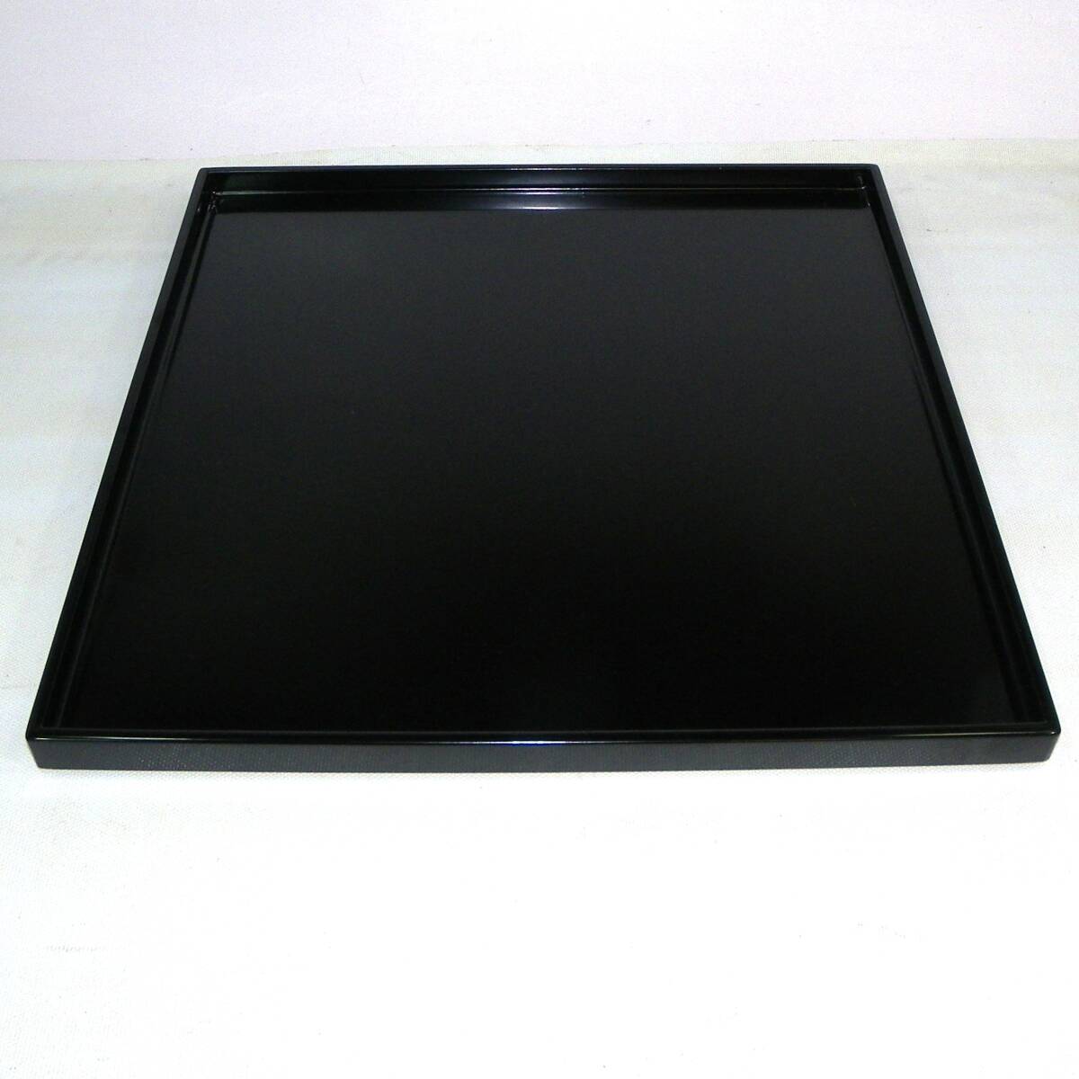 ゆうパック.100サイズ送料記載済み アソベ 漆器 木製 お盆 角盆4枚と置台 塗り.盆.4枚 H/1.2㎝位・30.5㎝位x30.5㎝位(赤枠.樂多我)_画像8