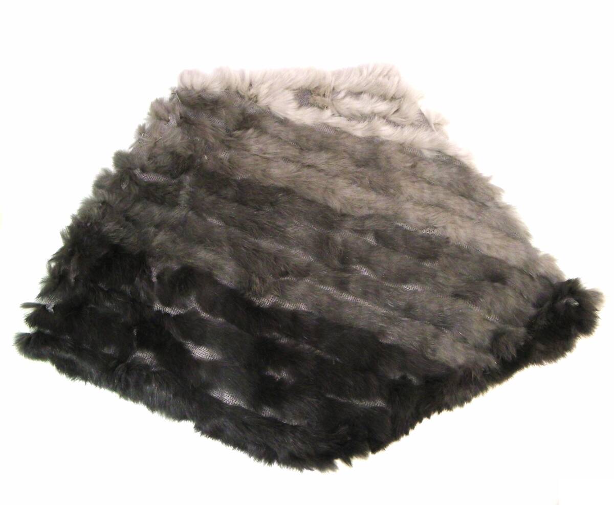 定形外郵便.450円発送OK　未使用.置き古し　ワールド modify マフラー　ケープ　ラビット　売切り（赤枠.樂多我）_画像2