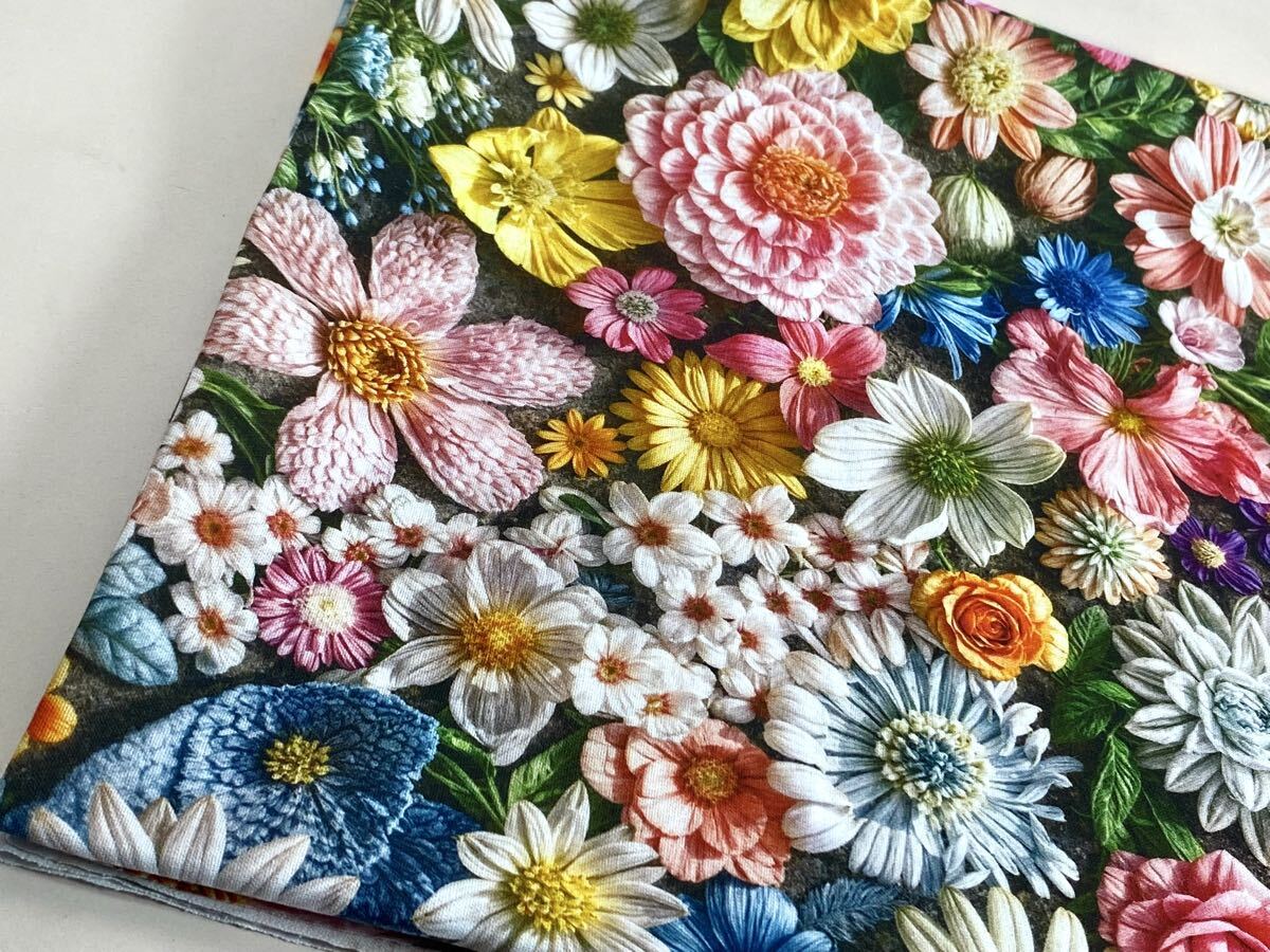 USA生地.シーチング.綿100%.幅110cm× 50cm.刺繍風プリント.1990_画像2