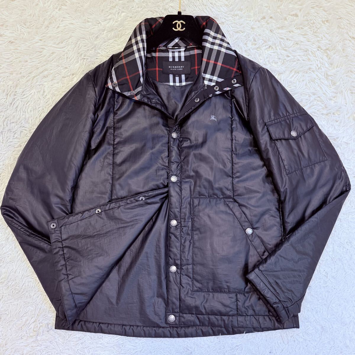 【美品】バーバリーブラックレーベル BURBERRY BLACK LABEL ダウンジャケット メンズ ブラック ノバチェック M ホースロゴ刺繍 アウター_画像1