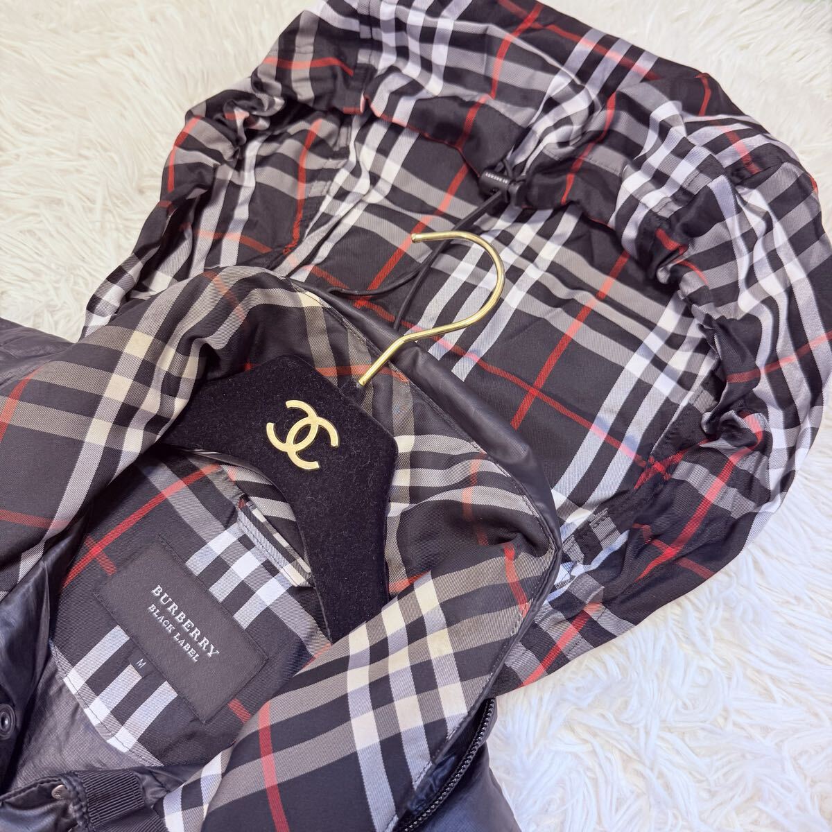 【美品】バーバリーブラックレーベル BURBERRY BLACK LABEL ダウンジャケット メンズ ブラック ノバチェック M ホースロゴ刺繍 アウター_画像8