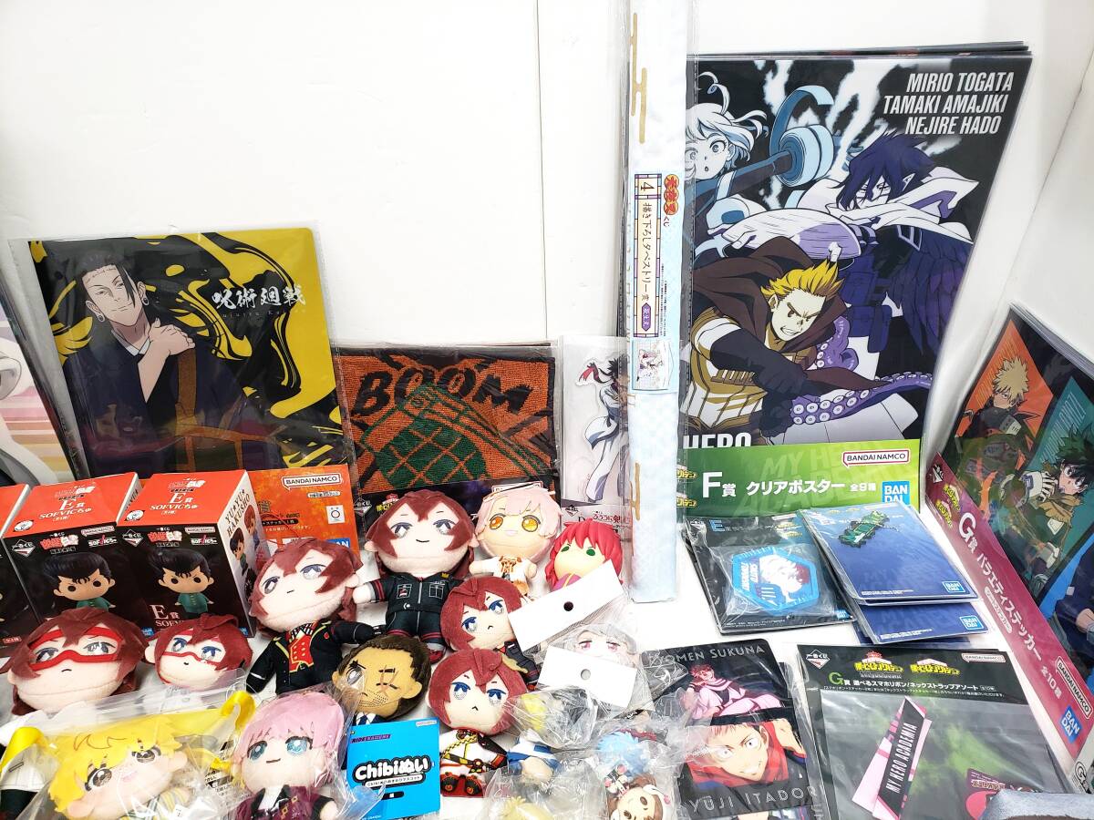 32Mdd 【中古品】 乙女グッズセット まとめて箱詰め 鬼滅の刃 呪術廻戦 ヒロアカ 東リベ 缶バッジ ぬいぐるみ等_画像3
