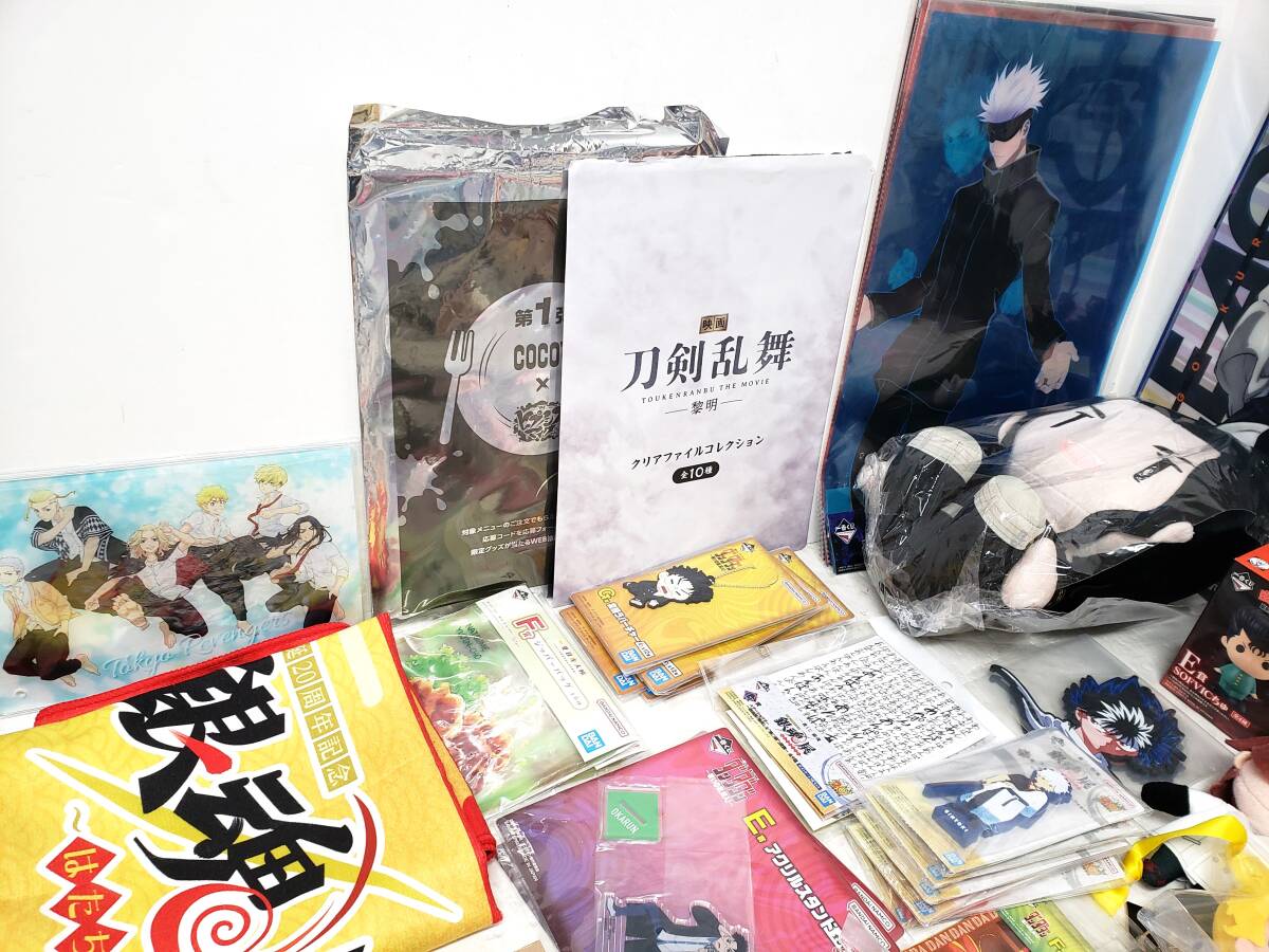 32Mdd 【中古品】 乙女グッズセット まとめて箱詰め 鬼滅の刃 呪術廻戦 ヒロアカ 東リベ 缶バッジ ぬいぐるみ等_画像6