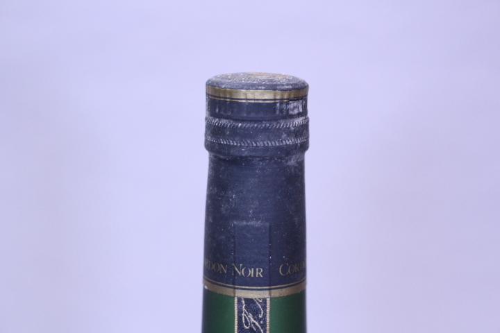 p-3490　未開栓古酒　MARTELL マーテル CORDON NOIR コルドンノアール NAPOLEON コニャック ブランデー　700mL _画像2