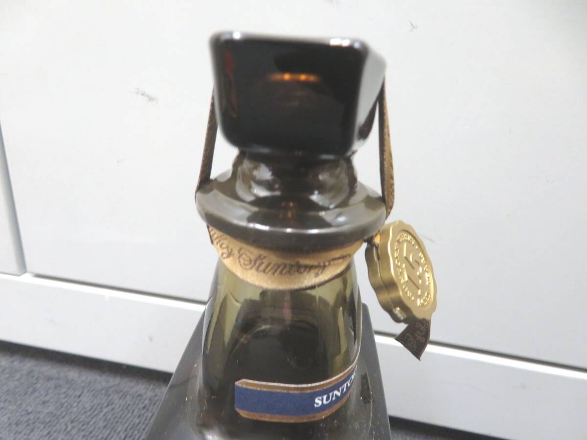 ●○90826 【大阪府内限定配送】 未開栓 サントリー ローヤル SUNTORY ROYAL プレミアム15年 青ラベル 700ml 43％　国産 日本○●_画像5
