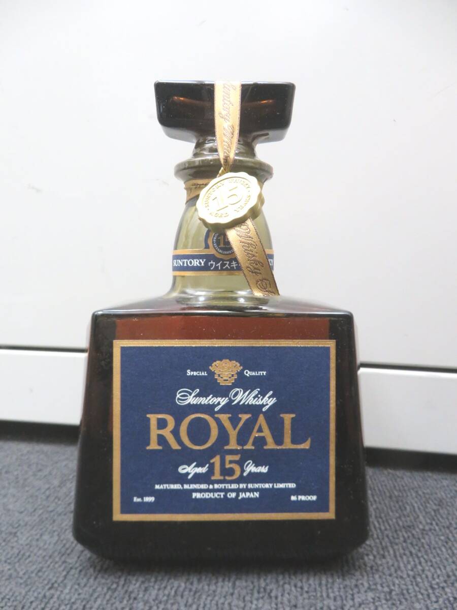 ●○90826 【大阪府内限定配送】 未開栓 サントリー ローヤル SUNTORY ROYAL プレミアム15年 青ラベル 700ml 43％　国産 日本○●_画像2