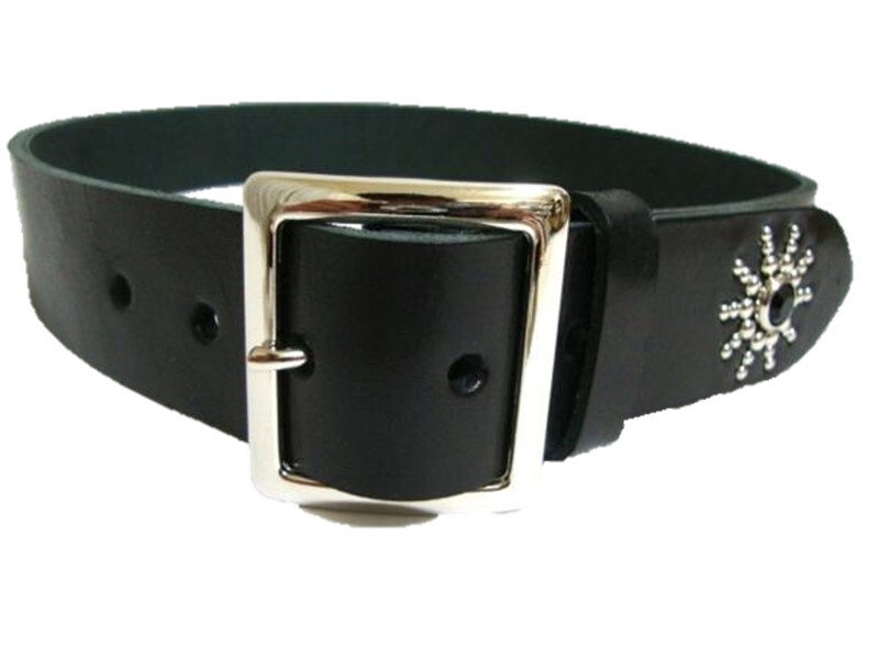 栃木レザー エンドオンリースタッズベルト 黒(ブラックスポッツ)一枚革 _画像2