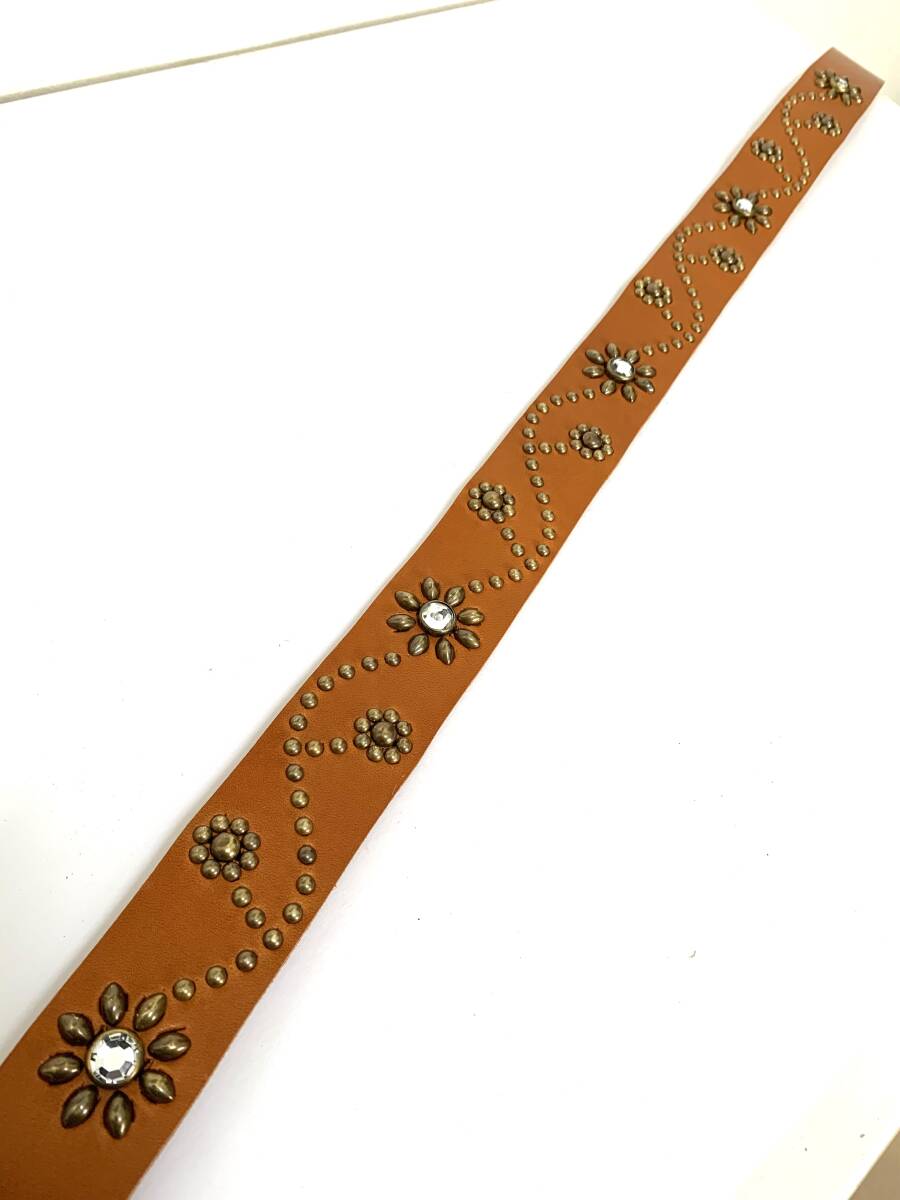 栃木レザー　フラワー型スタッズベルト　キャメル（クリスタルスポッツ）ヴィンテージタイプ　４０ｍｍ幅　一枚革_画像6