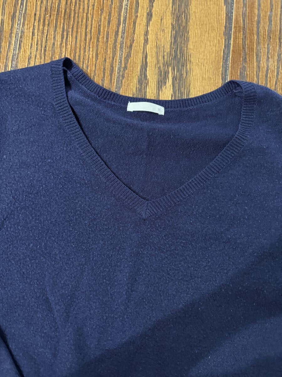 ネイビー Vネック 長袖ニットセーター　GU_画像2