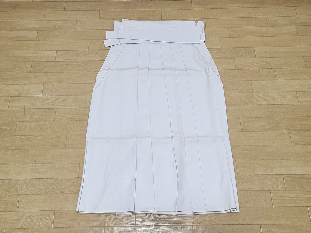 (22) белый hakama одноцветный hakama белый цвет .. храм . буддизм предметы для домашнего буддийского алтаря закон ... оборудование пачка