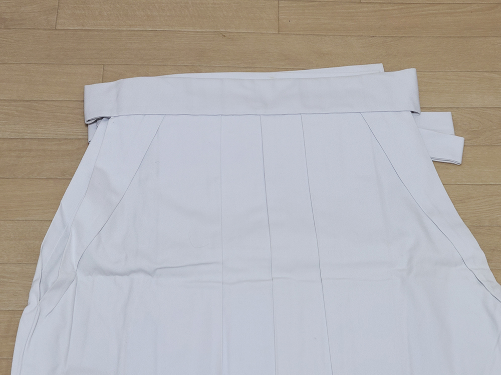 (22) белый hakama одноцветный hakama белый цвет .. храм . буддизм предметы для домашнего буддийского алтаря закон ... оборудование пачка