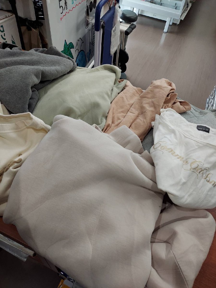 ウエス用 古着 まとめ売り 約7kg 大量 衣類 リメイク素材 ハギレ ジャンク 全18着 掃除 清掃 ニット スエット　ロングT 生地_画像4