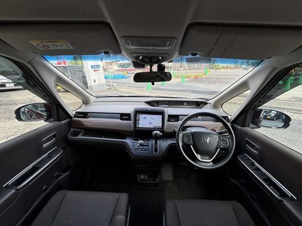 フリード 1.5 G ワンオーナー　禁煙車　純正9インチナビ