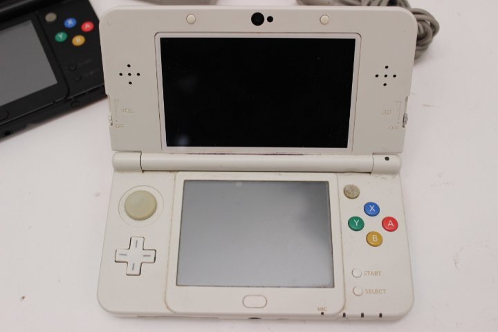 ○任天堂 DS 本體 3臺(tái)まとめて 共通純正充電器1個(gè)付 ジャンク扱い 通電OK Nintendo