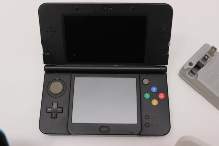 ○任天堂 DS 本體 3臺(tái)まとめて 共通純正充電器1個(gè)付 ジャンク扱い 通電OK Nintendo