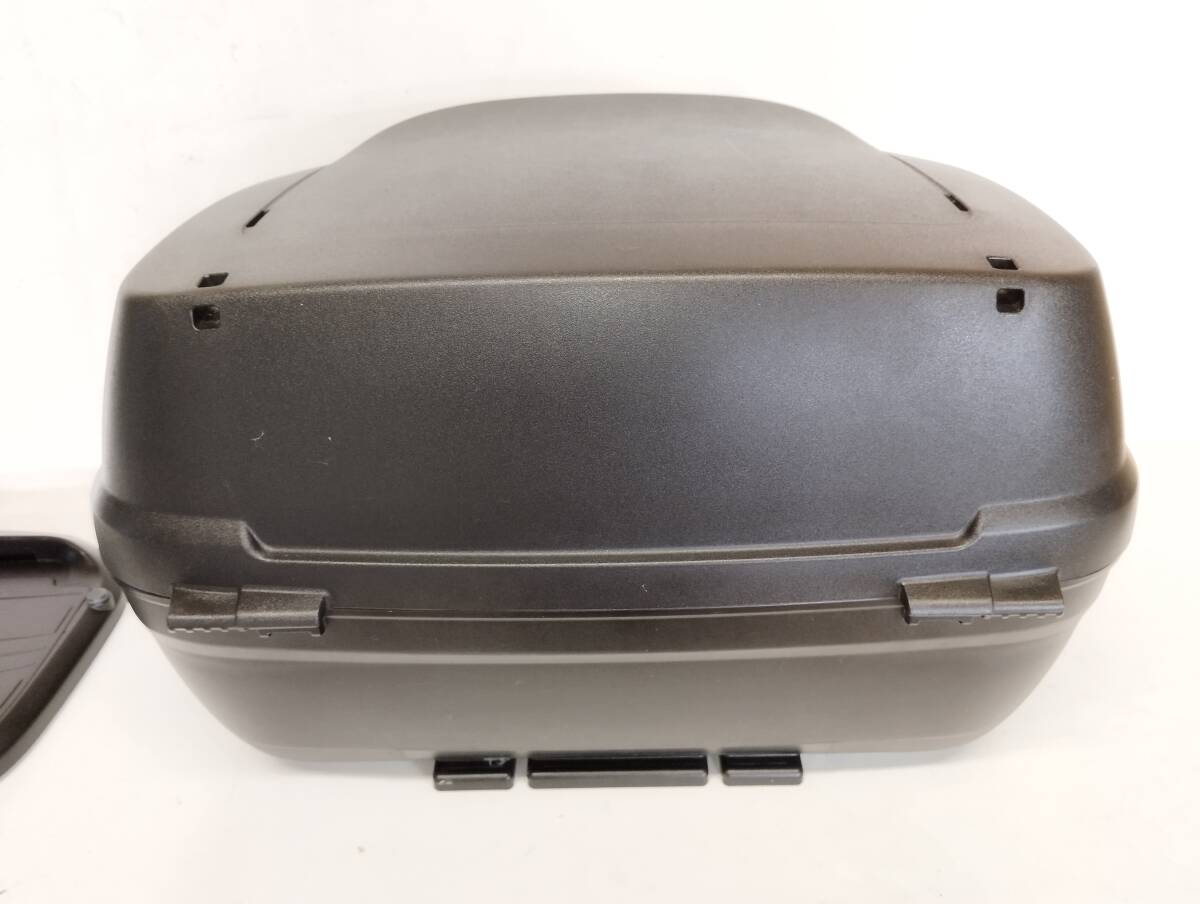 【951】SHAD シャッド トップケース 品番SH40 無塗装ブラック 40L W492×D425×H325 取付けベース付き 破損なし 磨き傷あり 中古パーツ_画像4