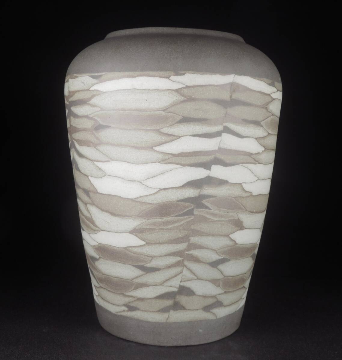 【SAKURAYA】高さ35.5cmの秀逸作品【練上壷/人間国宝 松井康成】壺 花瓶 花器 花入 作家 在銘 共箱 希少品 骨董品 古美術品 大型作品_画像3