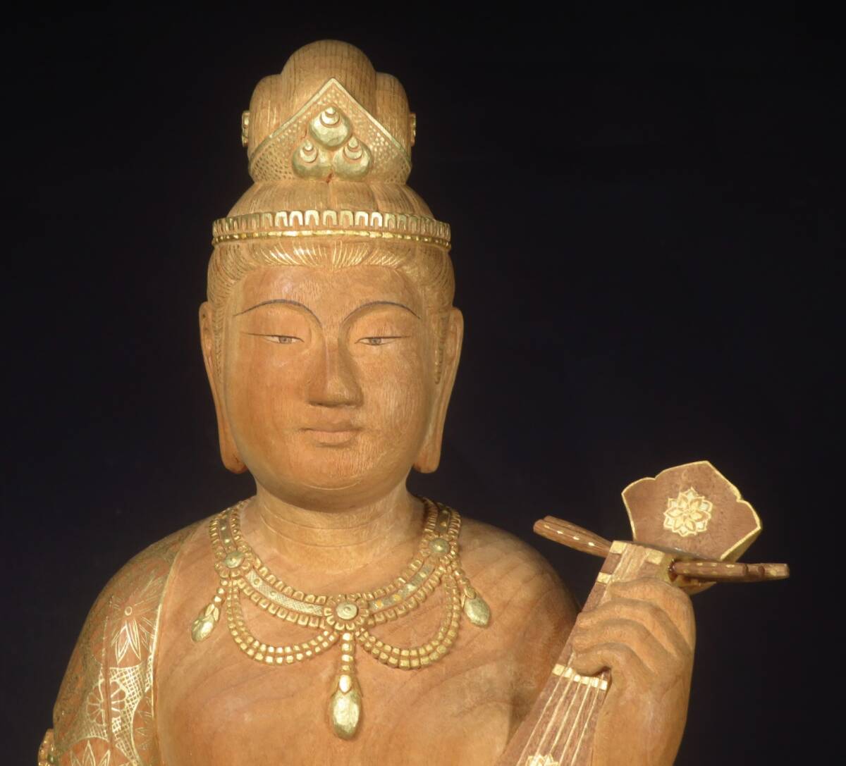 【SAKURAYA】秀逸作品【彩色木彫 弁財天 置物/平櫛田中一門 花田一男】金彩 細密彫刻 時代物 希少品 作家 共箱 骨董品 古美術品 高さ51.5cm_画像2