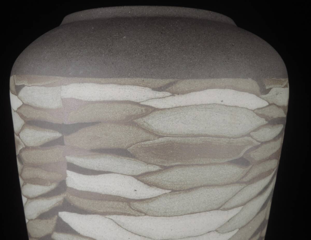 【SAKURAYA】高さ35.5cmの秀逸作品【練上壷/人間国宝 松井康成】壺 花瓶 花器 花入 作家 在銘 共箱 希少品 骨董品 古美術品 大型作品_画像4