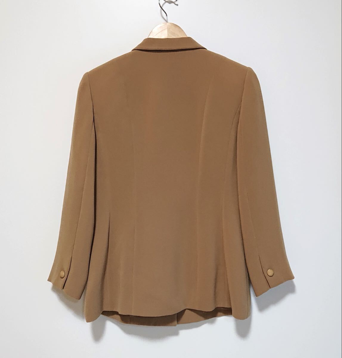 h4507gg 日本製 HANAEMORI/ハナエモリ サイズ38(M位) ジャケット ベージュ レディース フォーマル 上着 シンプル ポリエステル 肩パッド _画像2