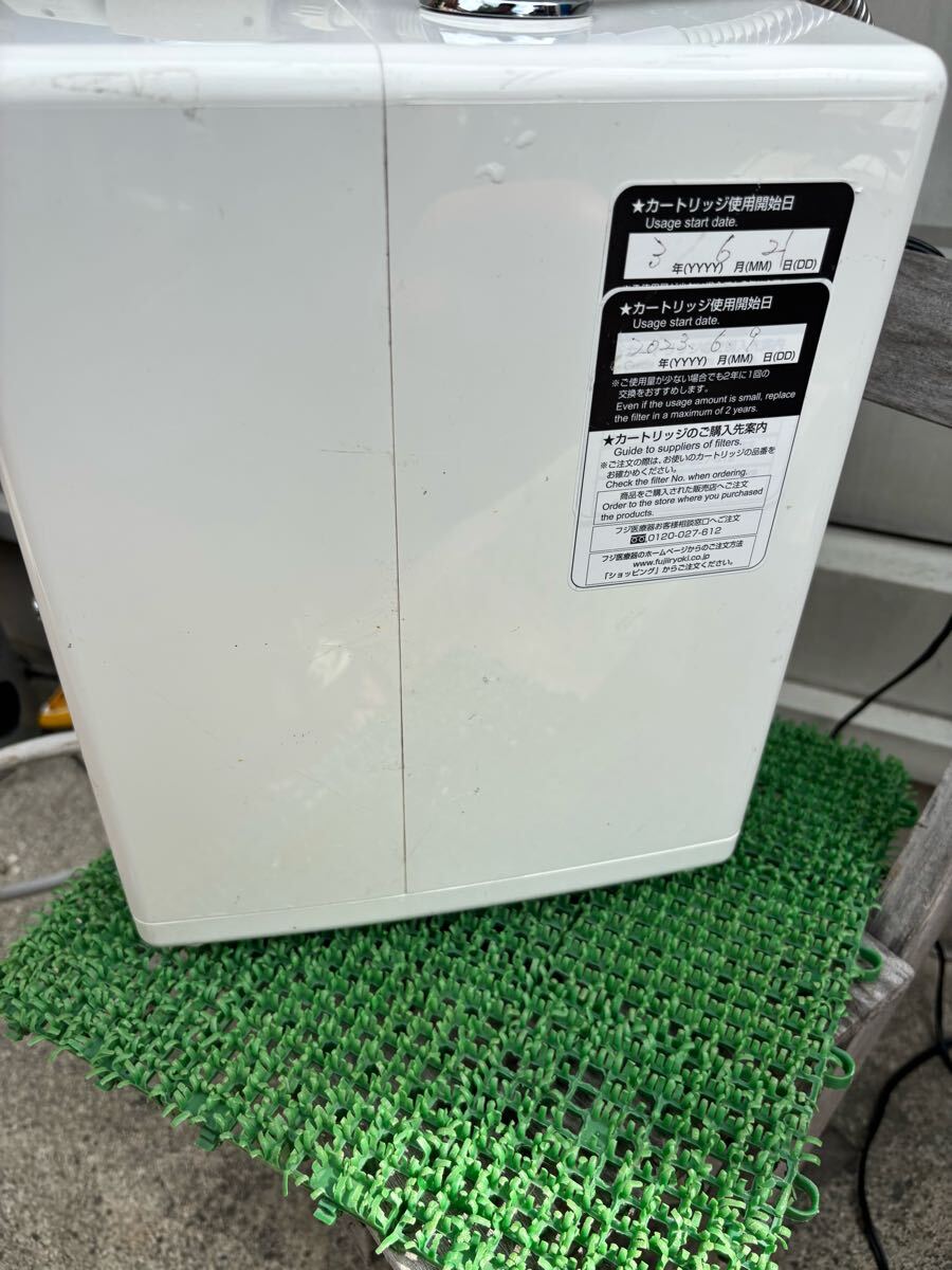 フジ医療器 連続式電解水生成器 アルカリイオン整水器 浄水器TREVI ジャンク品扱い_画像3