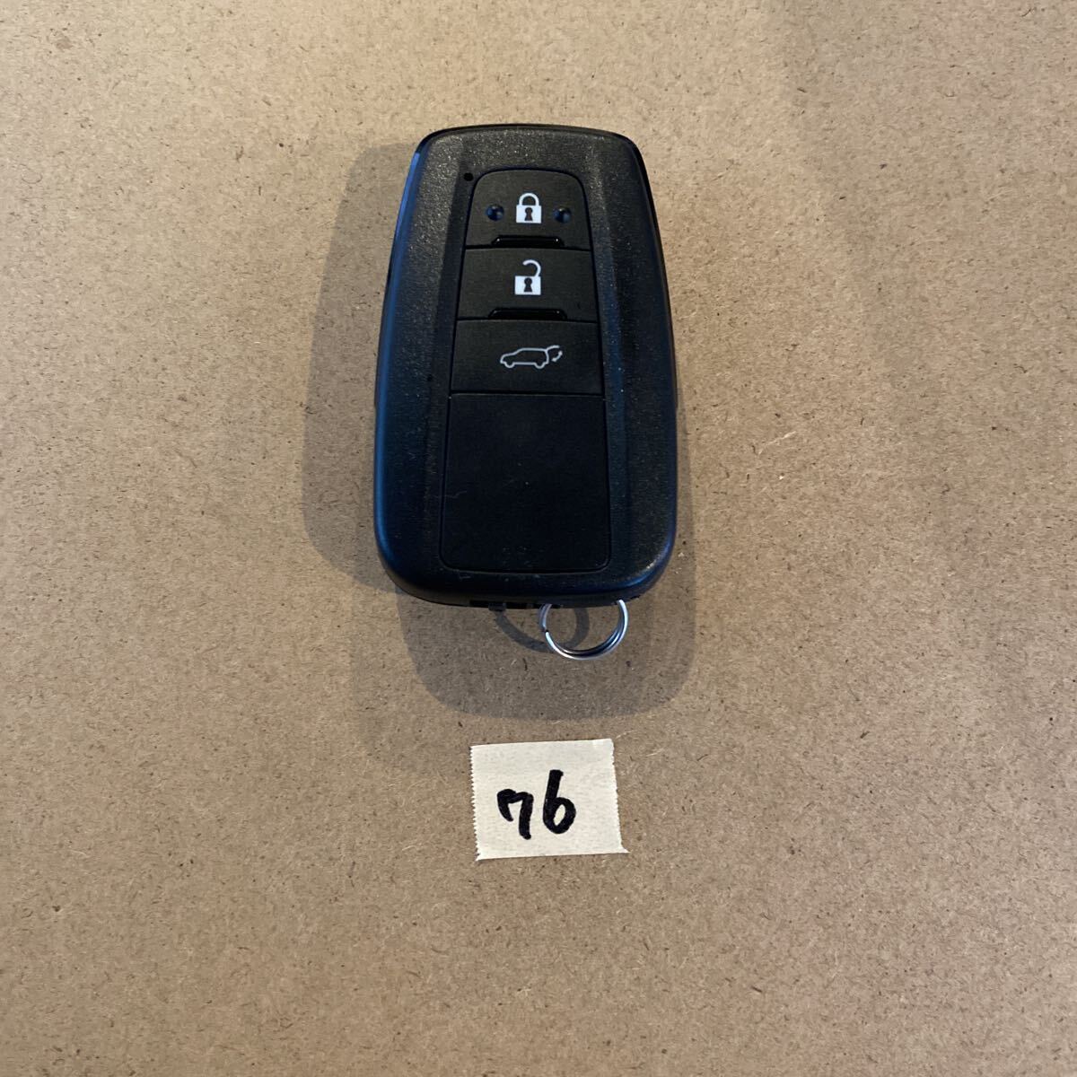 【76】 トヨタ RAV4 ハイブリッド パワーバックドア付き スマートキー_画像1