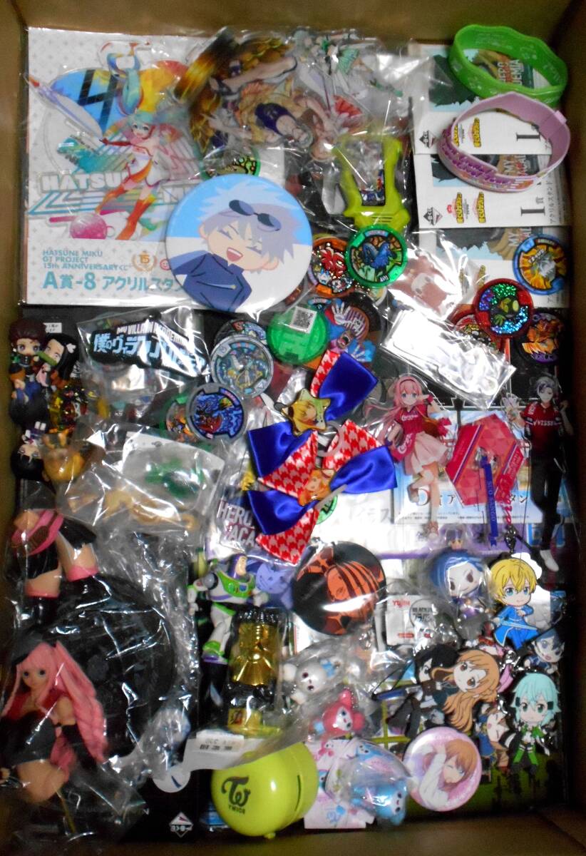 ④ 130サイズ 大量 まとめ アニメ ゲーム コミック グッズ 雑貨 セット 缶バッジ 紙類 アクリルスタンド アクスタ アクキー キーホルダー_画像1