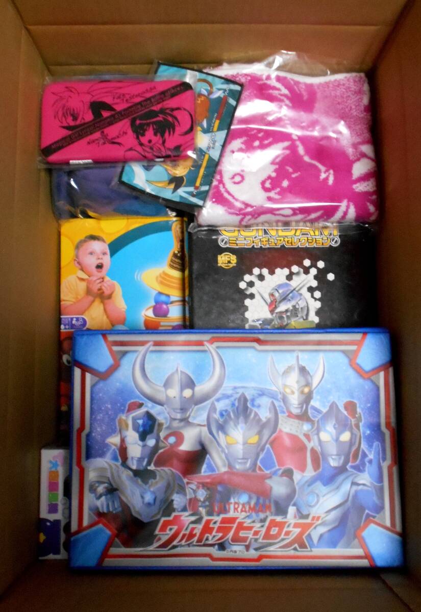 ④ 130サイズ 大量 まとめ アニメ ゲーム コミック グッズ 雑貨 セット 缶バッジ 紙類 アクリルスタンド アクスタ アクキー キーホルダー_画像4