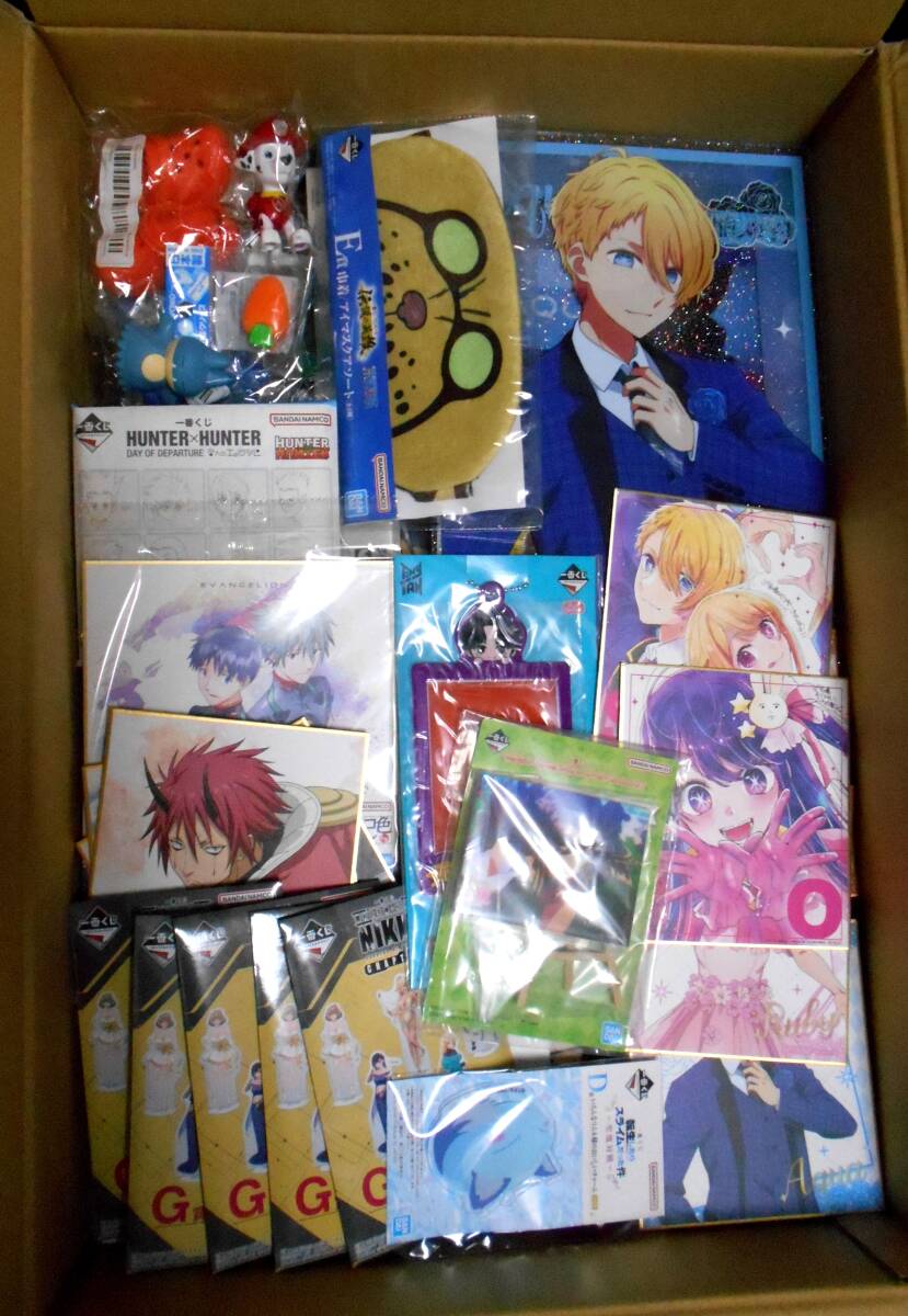 ① 130サイズ 大量 まとめ アニメ ゲーム コミック グッズ 雑貨 セット 缶バッジ 紙類 アクリルスタンド アクスタ アクキー キーホルダー_画像2