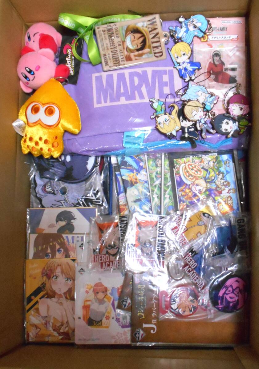 ④ 130サイズ 大量 まとめ アニメ ゲーム コミック グッズ 雑貨 セット 缶バッジ 紙類 アクリルスタンド アクスタ アクキー キーホルダー_画像3