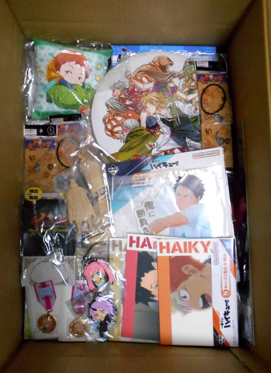 ① 130サイズ 大量 まとめ アニメ ゲーム コミック グッズ 雑貨 セット 缶バッジ 紙類 アクリルスタンド アクスタ アクキー キーホルダー_画像5