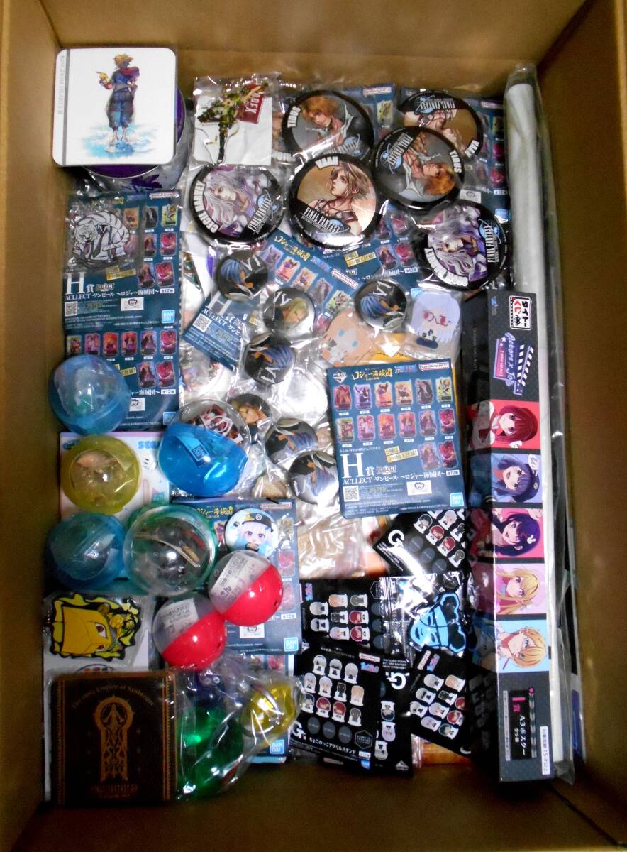 ① 130サイズ 大量 まとめ アニメ ゲーム コミック グッズ 雑貨 セット 缶バッジ 紙類 アクリルスタンド アクスタ アクキー キーホルダー_画像3