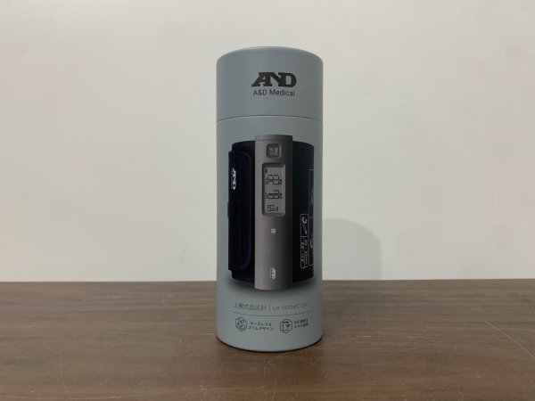 5856 新品未使用 AND エー・アンド・ディー NFC内蔵 上腕式ホースレス血圧計 UA-1100NFC 大阪府摂津市東別府 送料無料 グレー_画像1