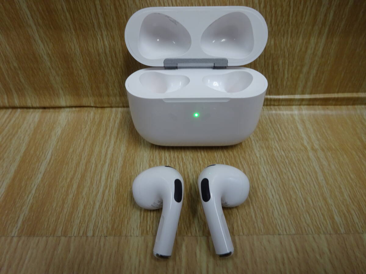 （MM-794）Apple Airpods エアポッズ エアポッツ 第3世代/A2564・A2565・A2566 ワイヤレスイヤホン 中古_画像3