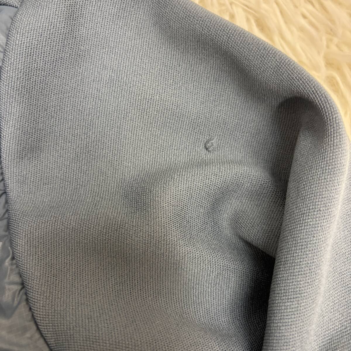 ナイキゴルフ DRI-FIT ツアーパフォーマンス ジャケット ブルゾン グレー M メンズ ほつれあり スウッシュロゴ 前面プリント ポリエステル_画像3